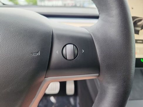 Used 2022 Tesla Model Y Performance AWD/4WD image 23