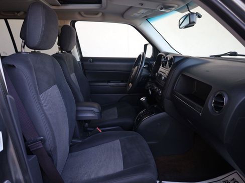 Used 2013 Jeep Patriot Latitude w/ Sun/Sound Group AWD/4WD image 25