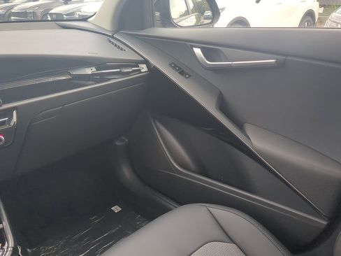New 2025 Kia Niro EX image 15