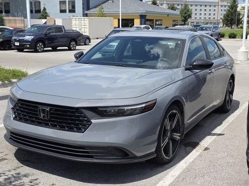 Used 2023 Honda Accord Sport image 4