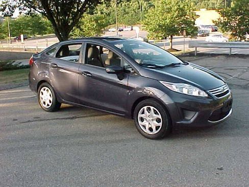 Used 2013 Ford Fiesta SE w/ Super Fuel Economy Pkg FWD image 14