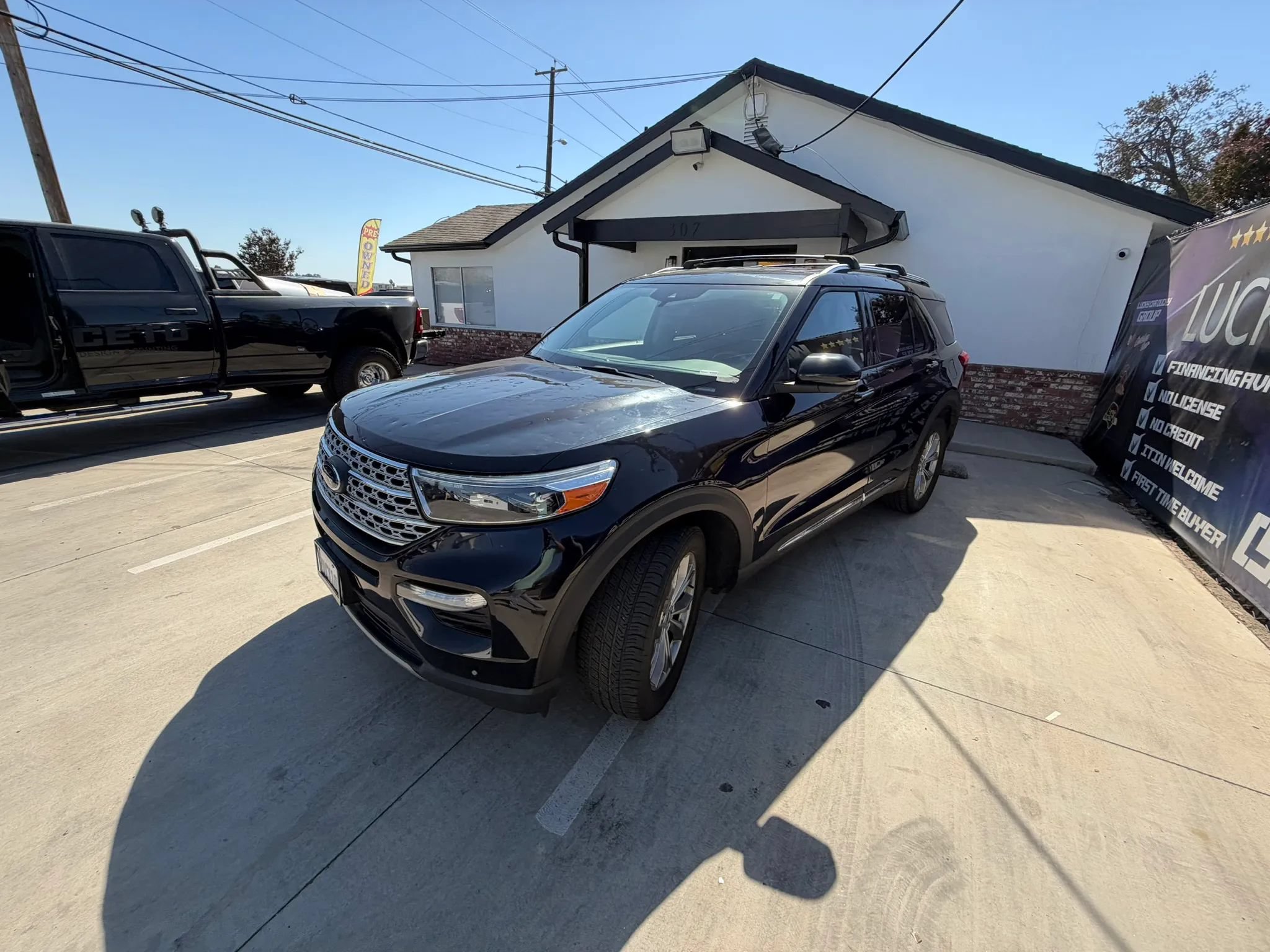 Used 2022 Ford Explorer Limited w/ Equipment Group 301A AWD/4WD image 18