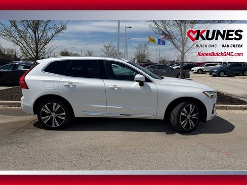 Used 2023 Volvo XC60 B5 Plus w/ Climate Package image 5