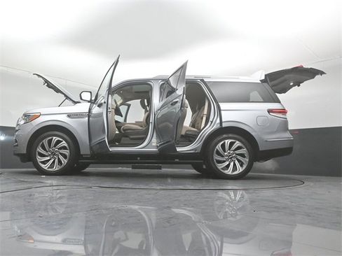 Used 2022 Lincoln Navigator Reserve image 53