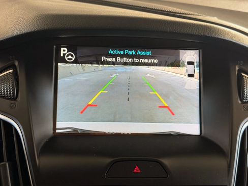 Used 2015 Ford Focus Titanium FWD image 37