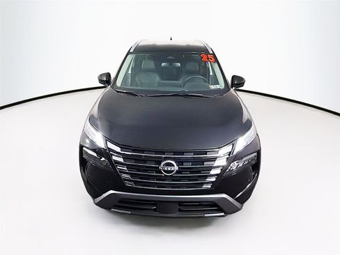 Used 2025 Nissan Rogue SL AWD/4WD image 13