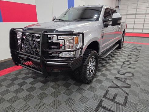 Used 2020 Ford F250 Lariat w/ Lariat Value Package image 3