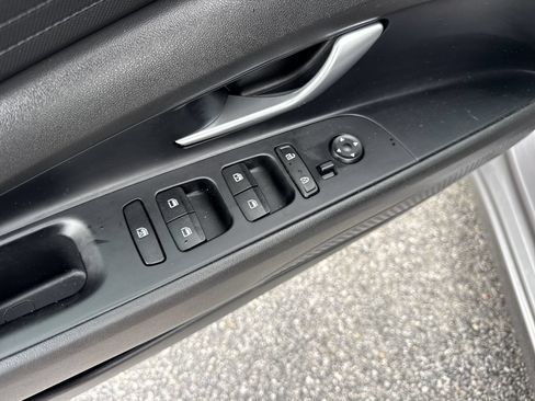 Used 2023 Hyundai Elantra SEL FWD image 13