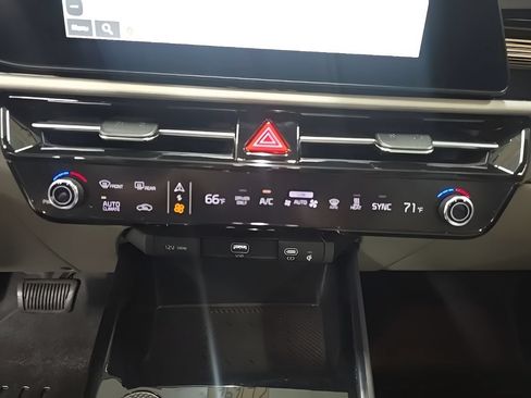 Used 2023 Kia Niro Wind w/ Wind Preserve Package FWD image 34