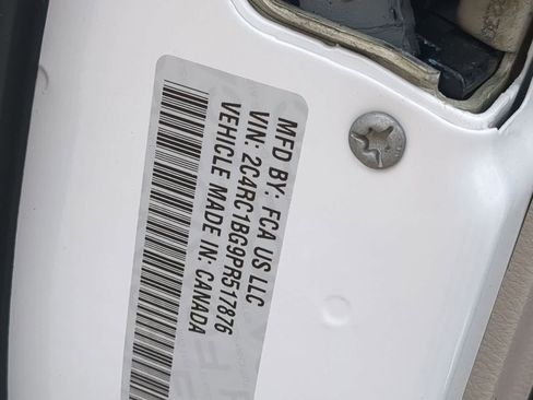 Used 2023 Chrysler Pacifica Touring-L FWD image 34