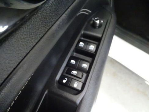 Certified 2023 Jeep Compass High Altitude AWD/4WD image 10