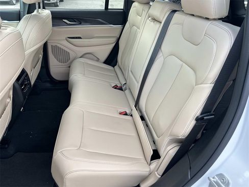 New 2025 Jeep Grand Cherokee Limited image 9