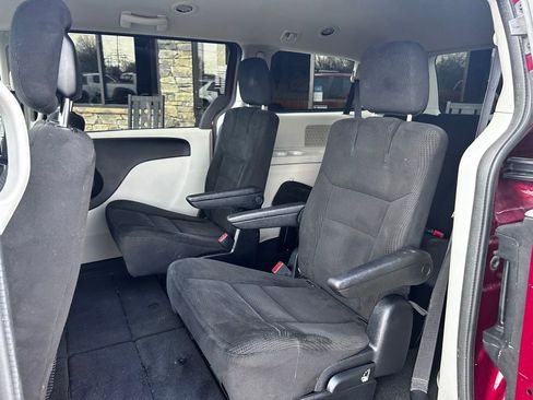 Used 2014 Dodge Grand Caravan SXT FWD image 30
