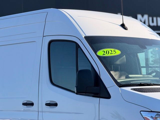 Used 2025 Mercedes-Benz Sprinter 2500 image 2