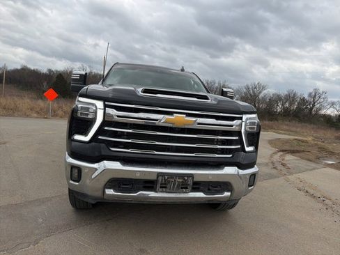 Used 2024 Chevrolet Silverado 2500 LTZ w/ LTZ Convenience Package image 15