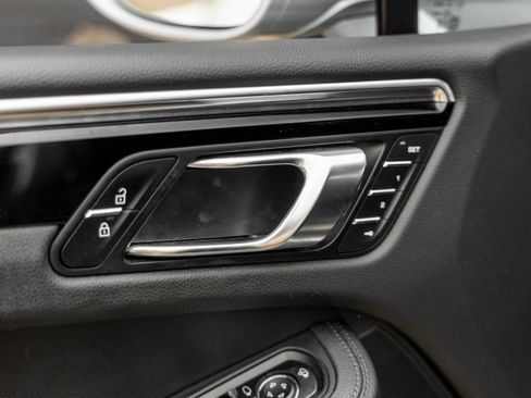 Certified 2024 Porsche Macan AWD/4WD image 21