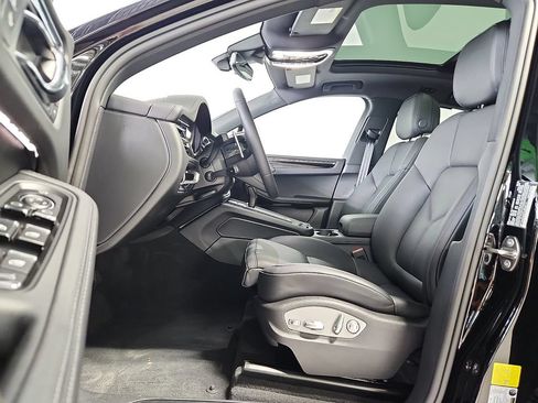 Certified 2026 Porsche Macan AWD/4WD image 5
