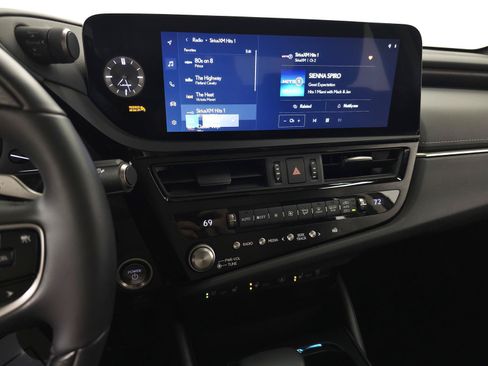 Used 2023 Lexus ES 300h Ultra Luxury w/ Accessory Package (Z2) FWD image 25