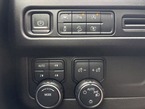 Certified 2023 Chevrolet Suburban Z71 w/ Luxury Package AWD/4WD image 23