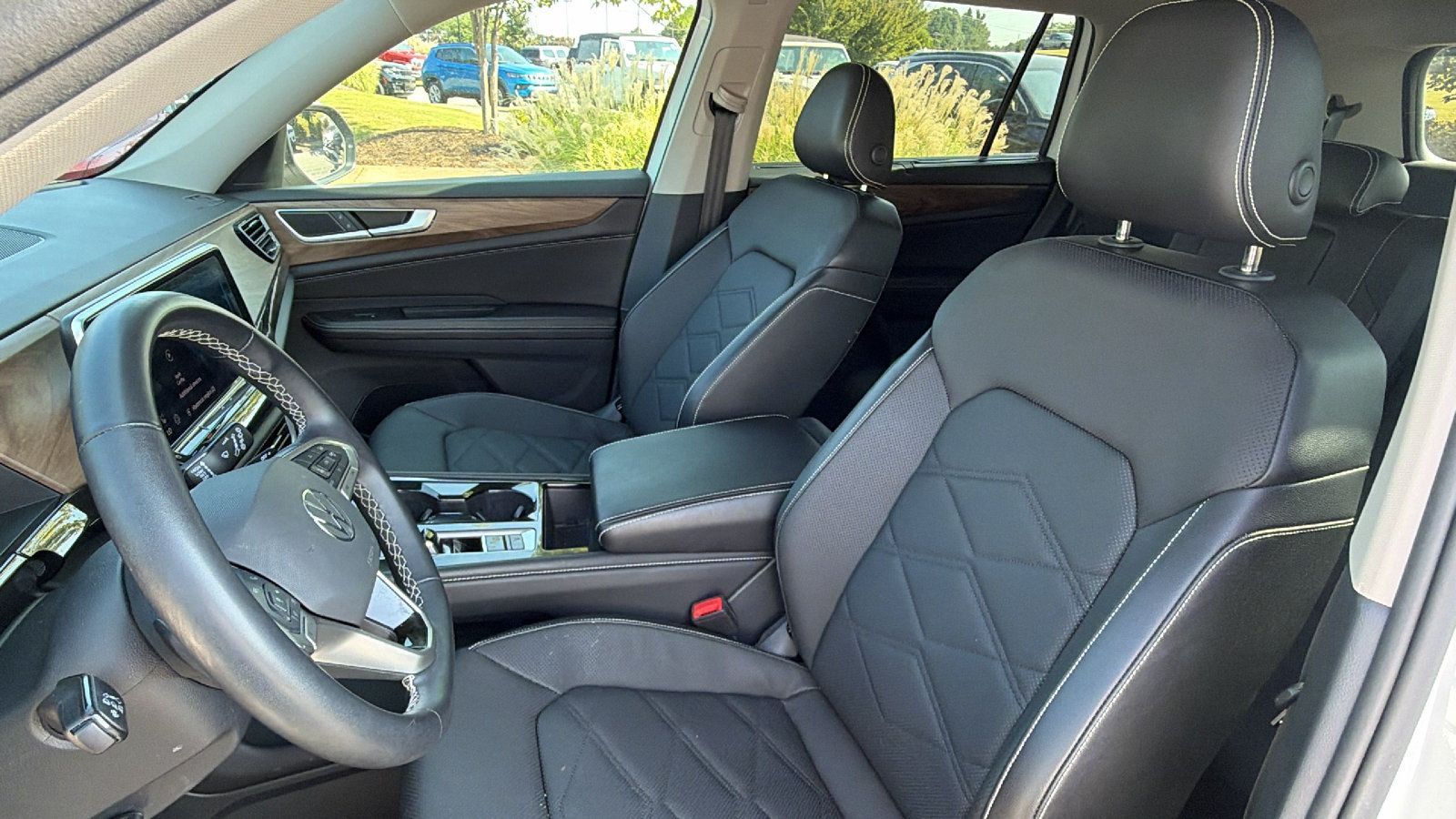 Used 2025 Volkswagen Atlas SE FWD image 17