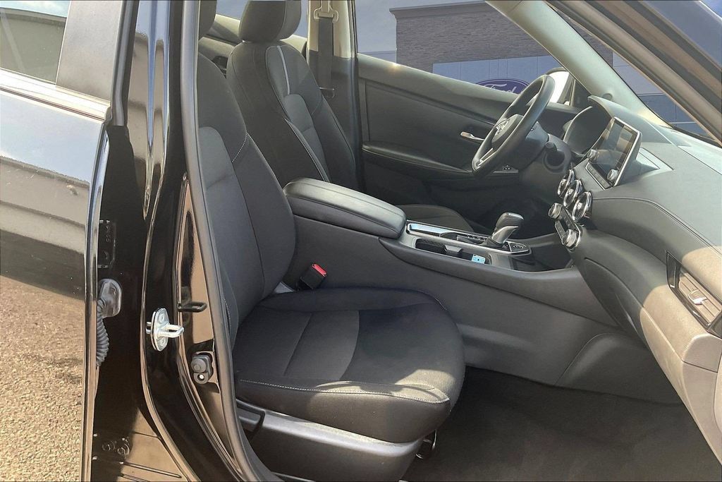 Used 2025 Nissan Sentra SV FWD image 27