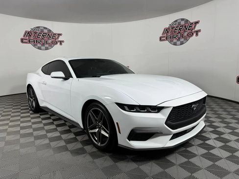 Used 2024 Ford Mustang Coupe RWD image 9