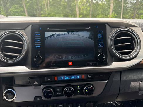 Used 2018 Toyota Tacoma Limited RWD image 21