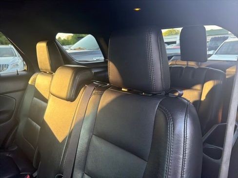 Used 2014 Ford Explorer XLT w/ Equipment Group 202A FWD image 18