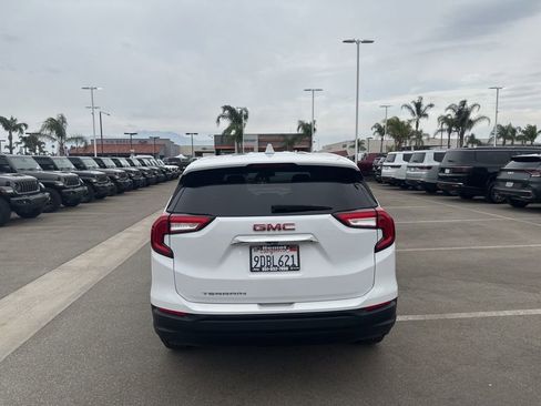 Used 2022 GMC Terrain SLE FWD image 7