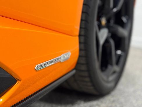 Used 2021 Lamborghini Huracan EVO image 16