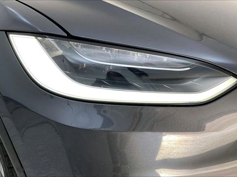 Used 2018 Tesla Model X 75D image 38