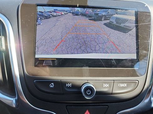 Used 2021 Chevrolet Equinox LT FWD image 18