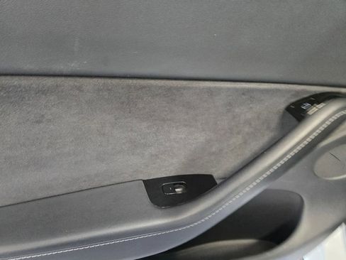 Used 2020 Tesla Model Y Long Range image 11