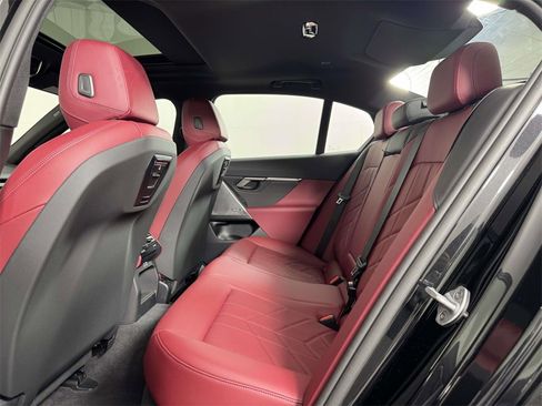 Used 2025 BMW 530i xDrive 530i xDrive w/ M Sport Package image 33