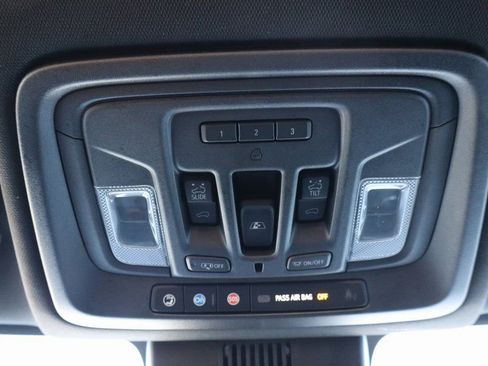Used 2022 Chevrolet Silverado 1500 High Country AWD/4WD image 15