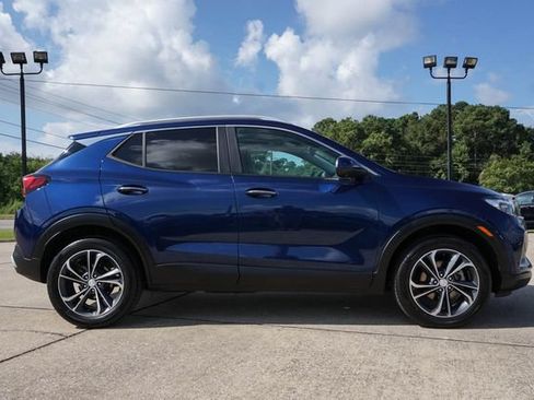 Used 2022 Buick Encore GX Select w/ Advanced Technology Package FWD image 3