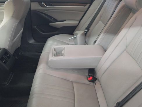 Used 2018 Honda Accord Touring image 7