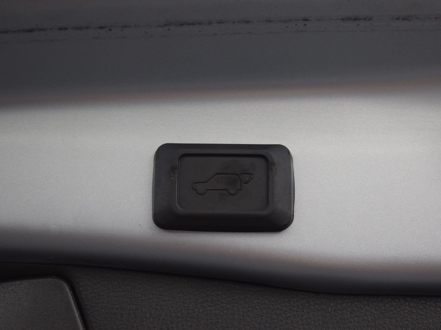 Used 2021 Toyota RAV4 XLE Premium AWD/4WD image 12