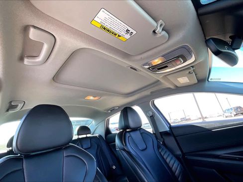 Used 2024 Hyundai Elantra Limited image 13