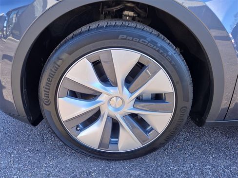 Used 2023 Tesla Model Y Long Range image 9