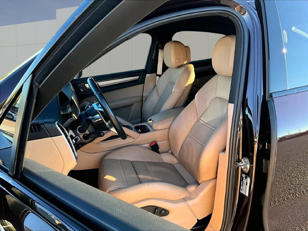 Used 2022 Porsche Cayenne Platinum Edition AWD/4WD image 5