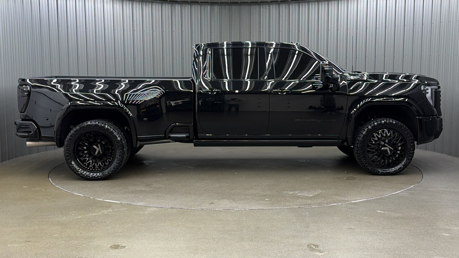 Used 2025 GMC Sierra 3500 Denali Ultimate AWD/4WD image 6