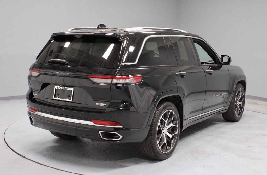 Used 2024 Jeep Grand Cherokee Summit AWD/4WD image 13