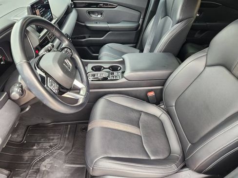Used 2023 Honda Pilot Touring image 4