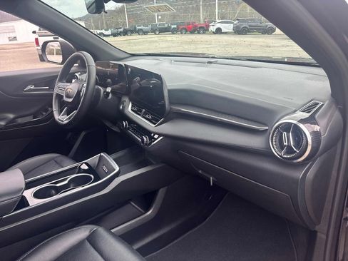 Used 2025 Chevrolet Equinox LT w/ Convenience Package II image 30