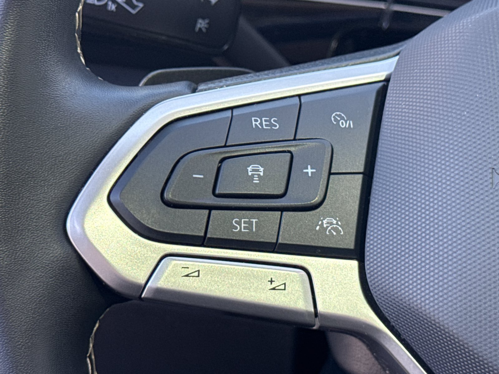 Certified 2024 Volkswagen Atlas SE w/ Panoramic Sunroof Package AWD/4WD image 33