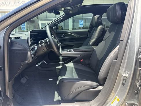 Used 2025 Cadillac Lyriq Sport AWD/4WD image 9