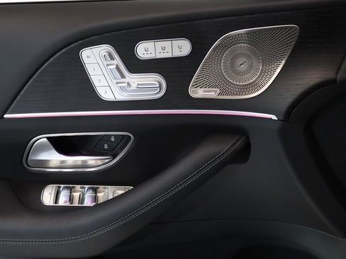 Used 2025 Mercedes-Benz GLS 450 4MATIC image 3