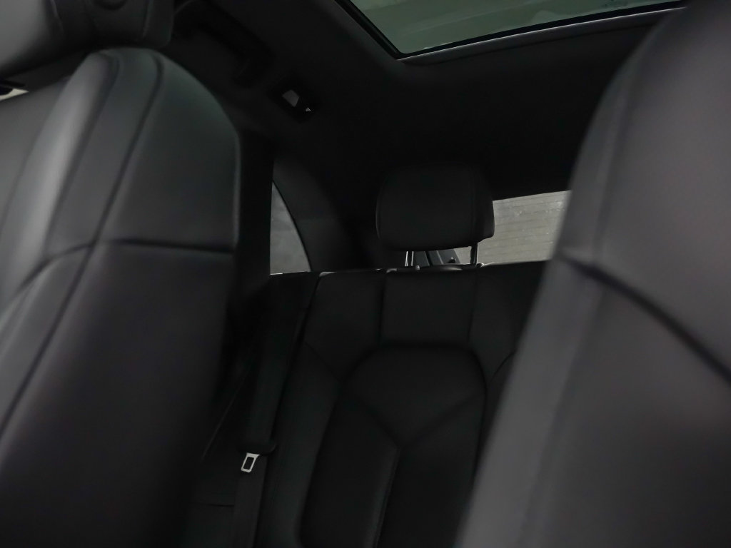 Certified 2026 Porsche Macan AWD/4WD image 36