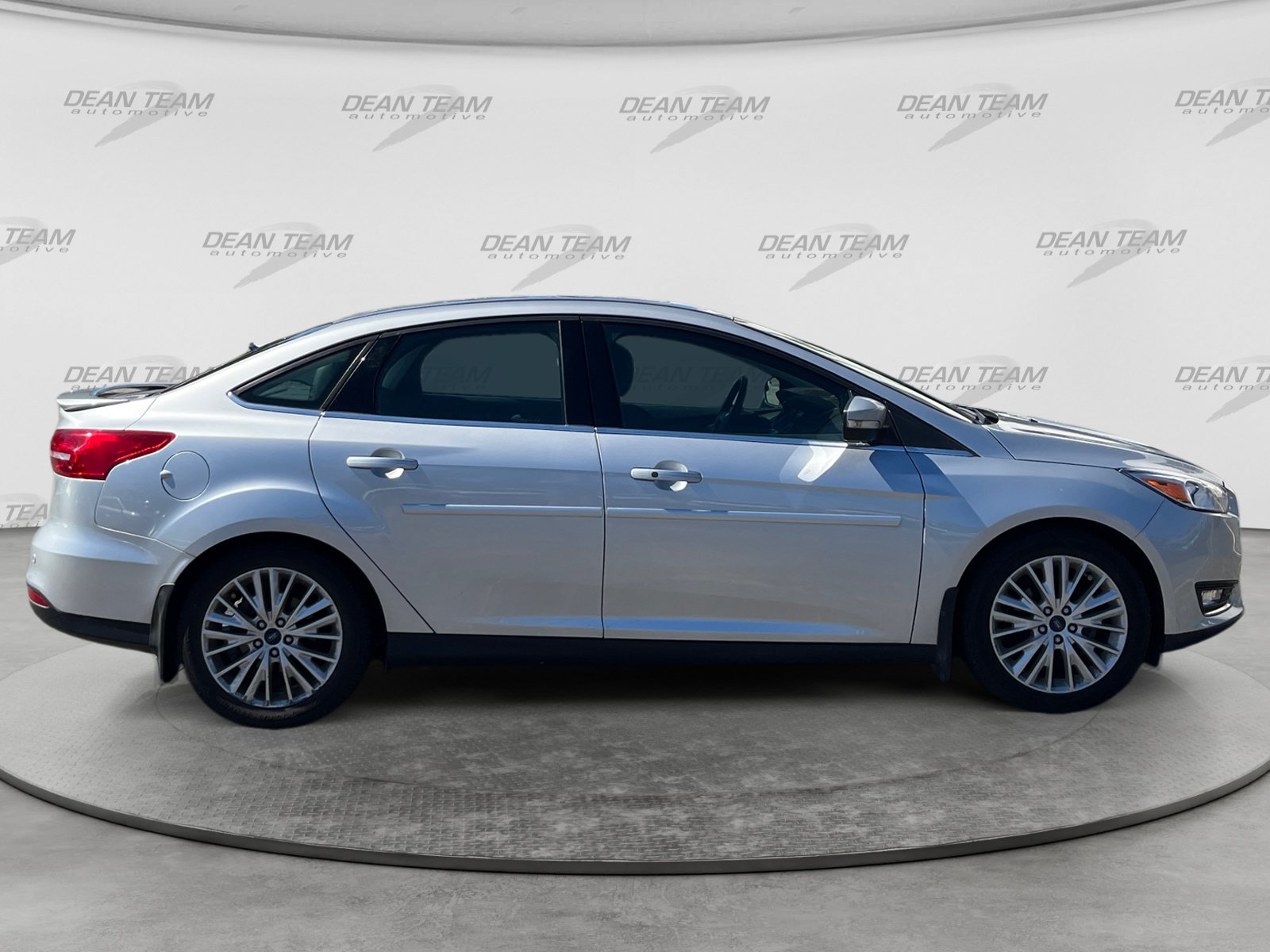 Used 2018 Ford Focus Titanium FWD image 9